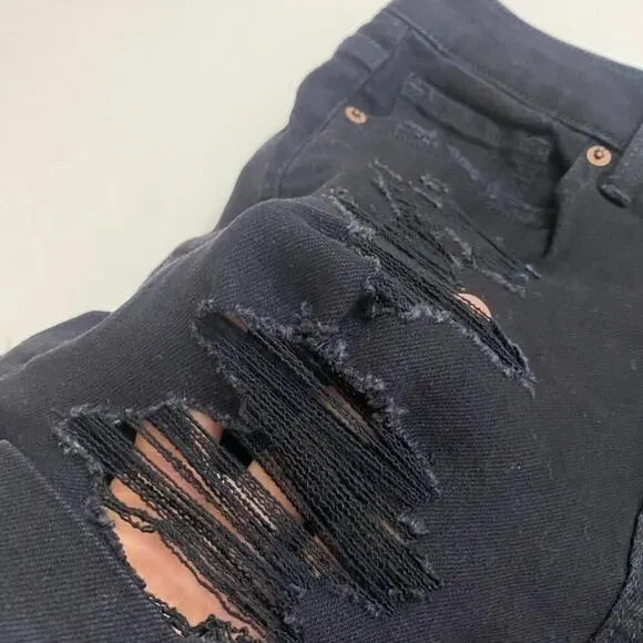 🆕American Eagle - Distressed mom short