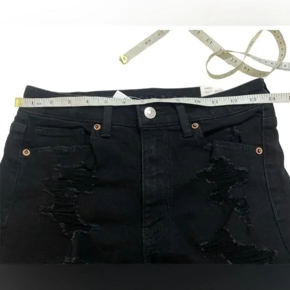 🆕American Eagle - Distressed mom short