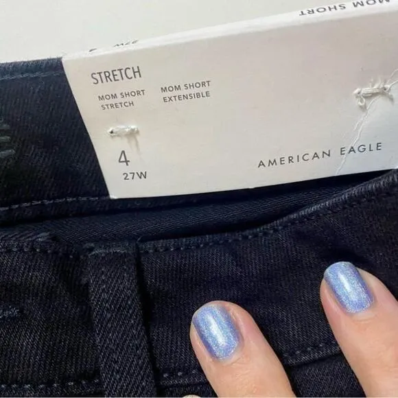 🆕American Eagle - Distressed mom short