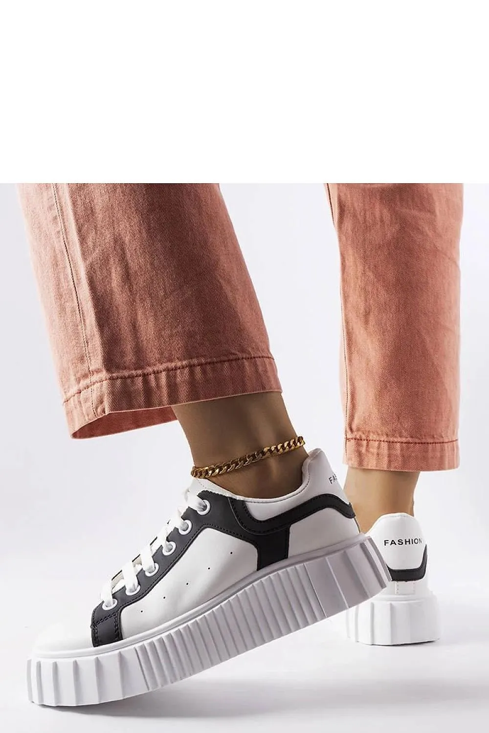 Elegant espadrilles on the Samra platform