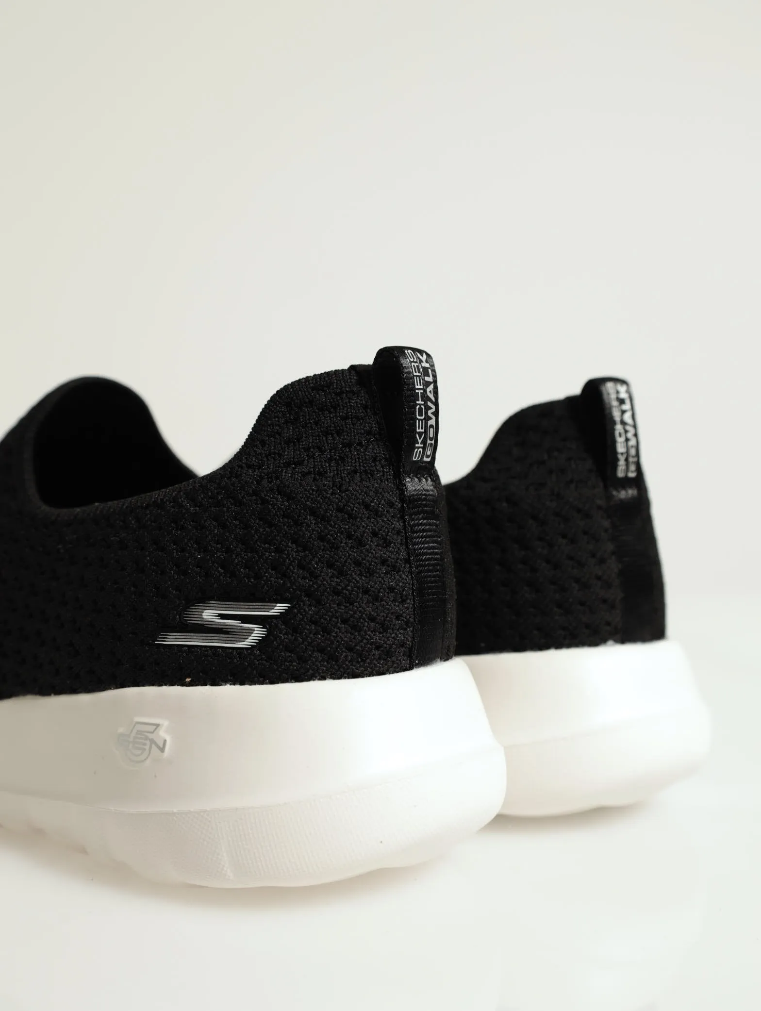 Go Walk Joy Push In Sneaker - Black/White