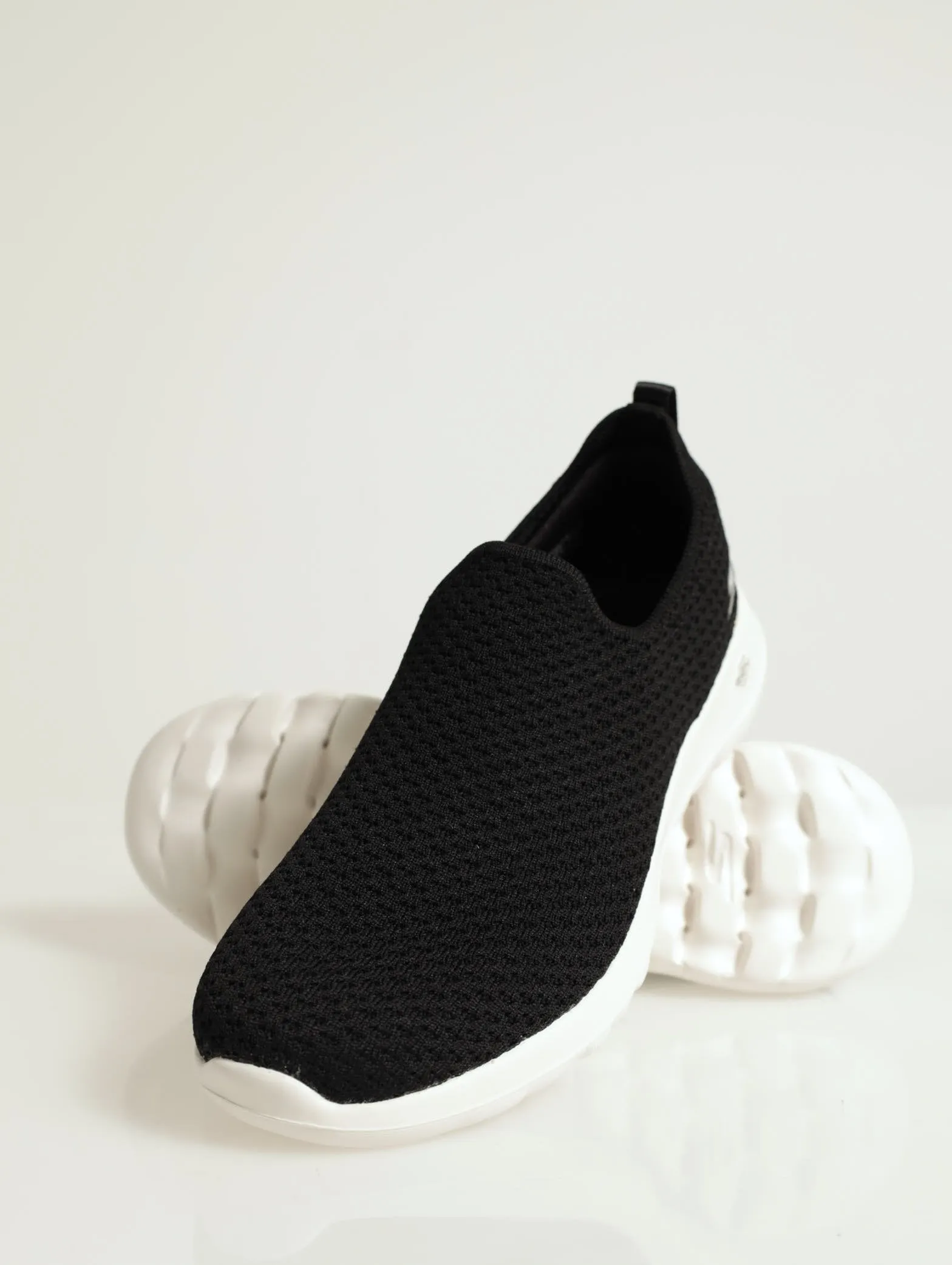 Go Walk Joy Push In Sneaker - Black/White