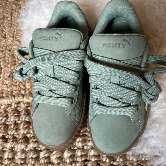 KIDS SZ 3 FENTY X PUMA CREEPER WORN ONCE! EXCELLENT CONDITION. SUPER COOL SHOE!
