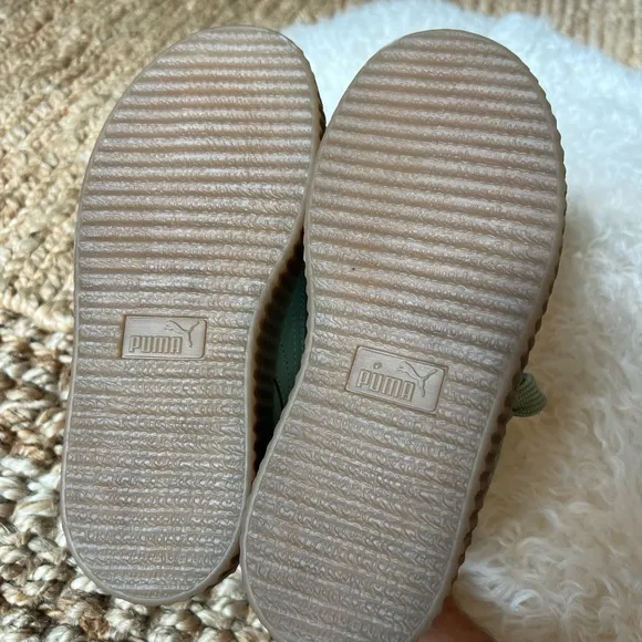 KIDS SZ 3 FENTY X PUMA CREEPER WORN ONCE! EXCELLENT CONDITION. SUPER COOL SHOE!