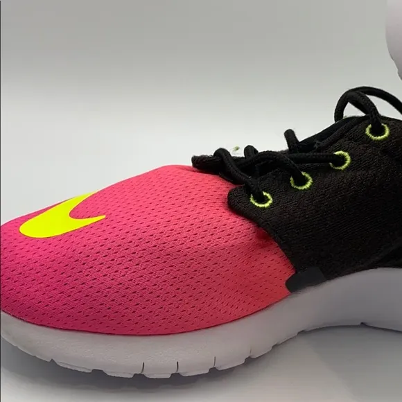 NIKE ROSHE ONE FB GS ATHLETIC SNEAKERS