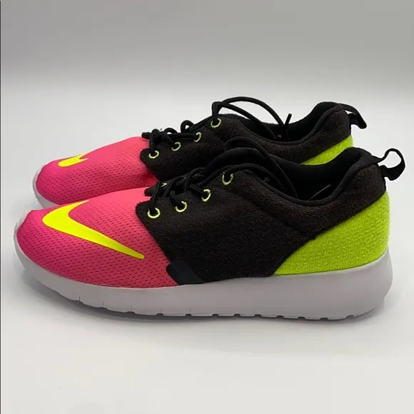 NIKE ROSHE ONE FB GS ATHLETIC SNEAKERS