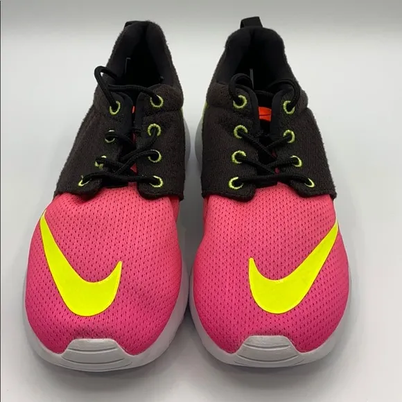 NIKE ROSHE ONE FB GS ATHLETIC SNEAKERS