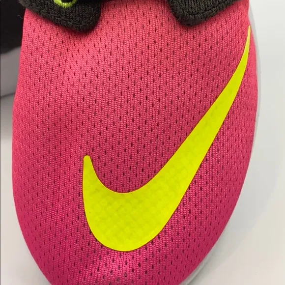 NIKE ROSHE ONE FB GS ATHLETIC SNEAKERS