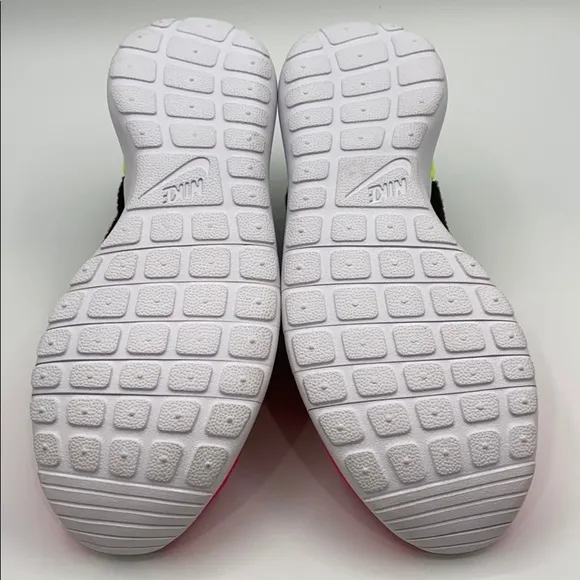 NIKE ROSHE ONE FB GS ATHLETIC SNEAKERS