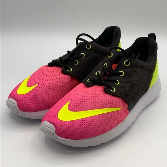 NIKE ROSHE ONE FB GS ATHLETIC SNEAKERS