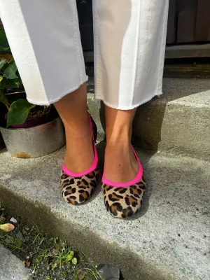 Pretty Ballerinas Ballerina i leopardmønster med rosa strikk