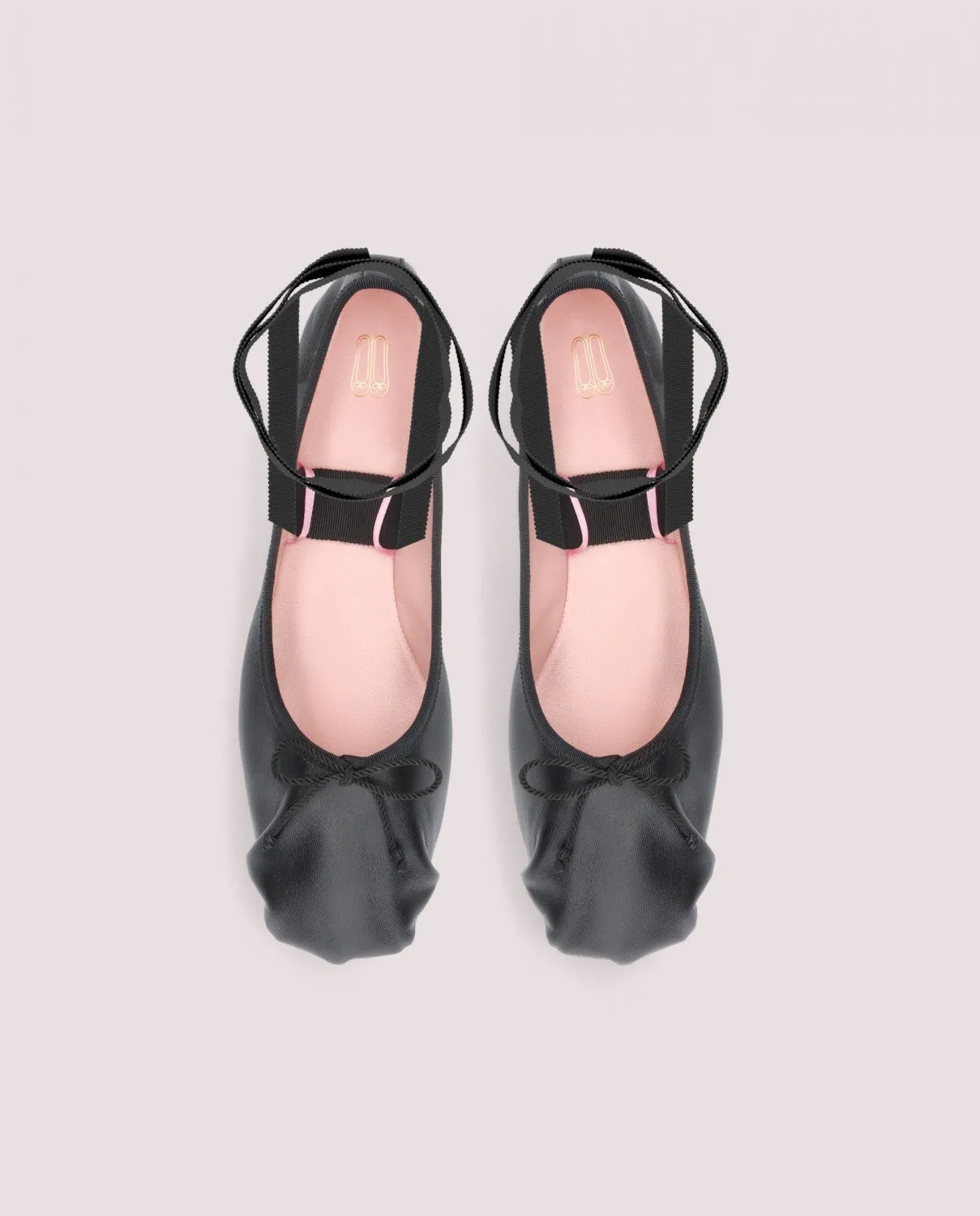Pretty Ballerinas Sort ballerina med reim og sløyfe