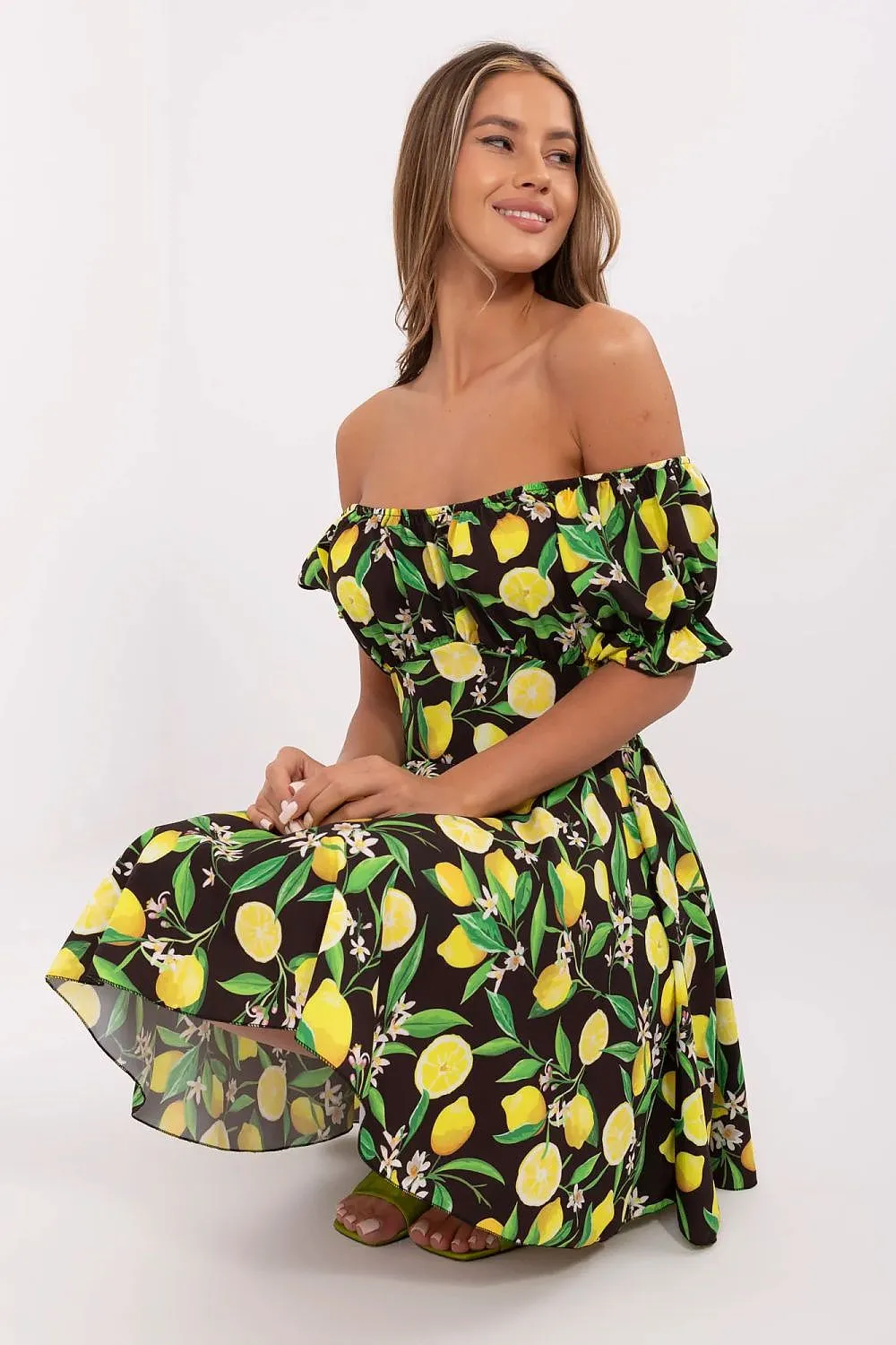 Summer dress in a juicy lemon print